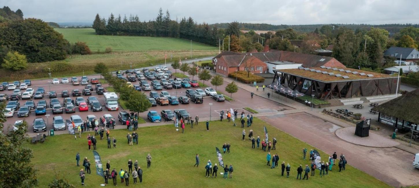 Parkeringsplads ved RebildPorten og indgangen til Rebild National Park
