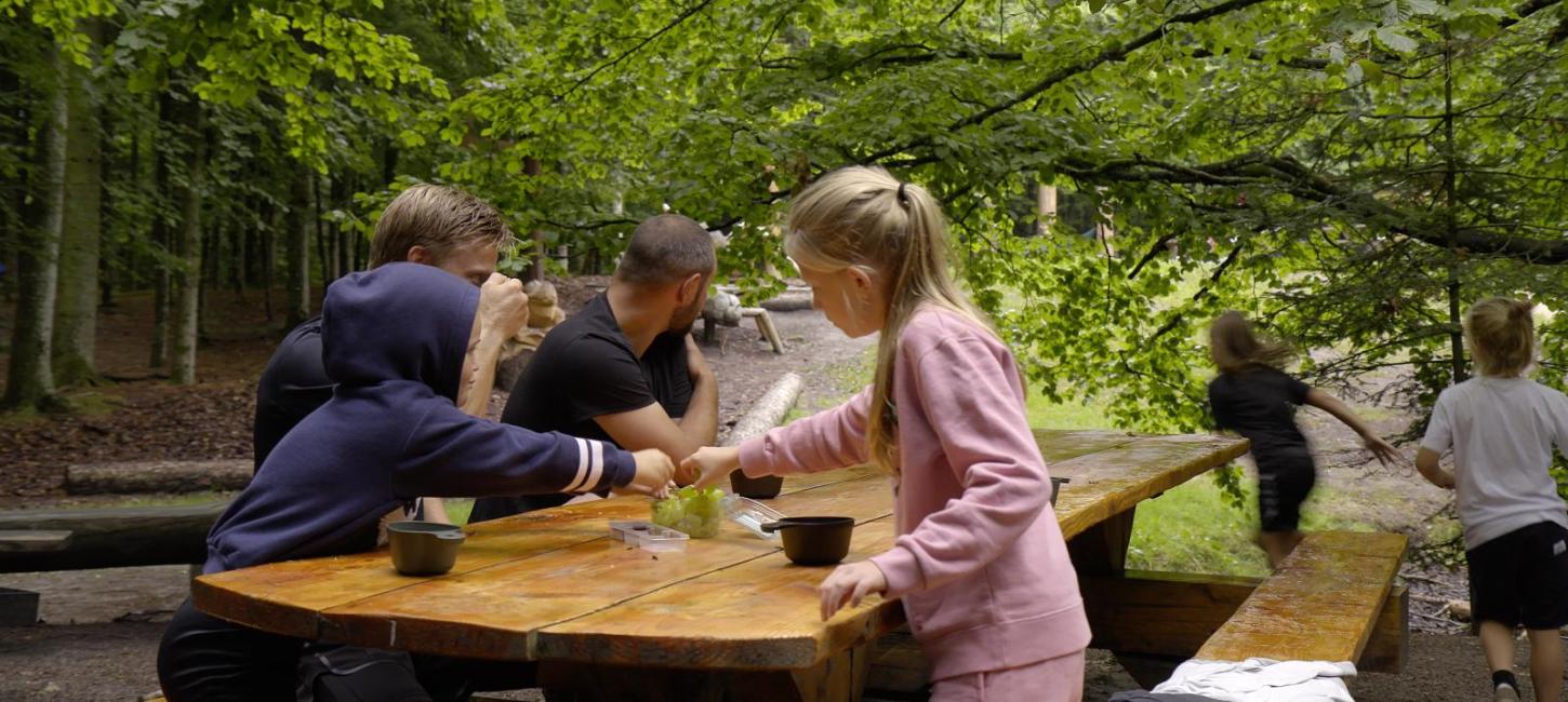 Familie hygge på Naturlegepladsen, Røverknolden i Rold Skov